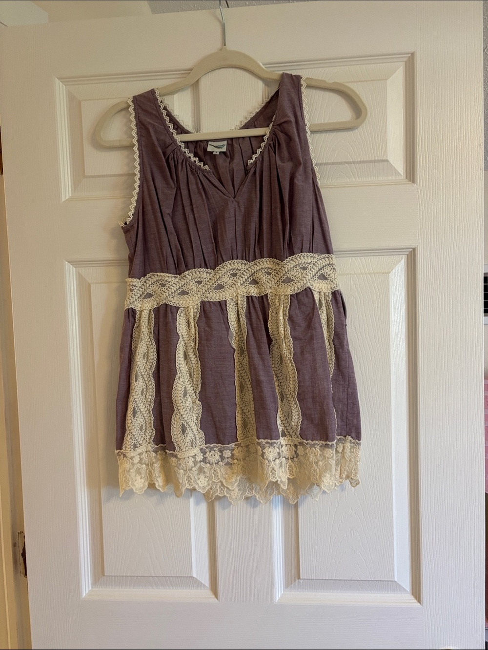 Anthropologie mauve purple tank with cream lace trim